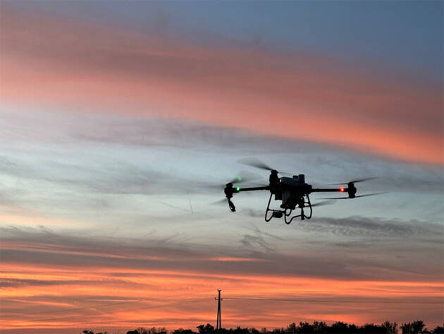 Experience Stunning Aerial Footage with 4K Drone Camera Featuring Gimbal Stability